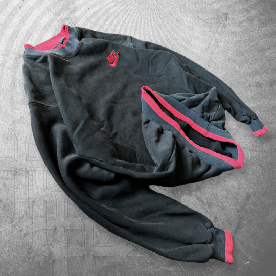 Black Nike Foot Locker Exclusive Sweatshirt 1990’s (M)