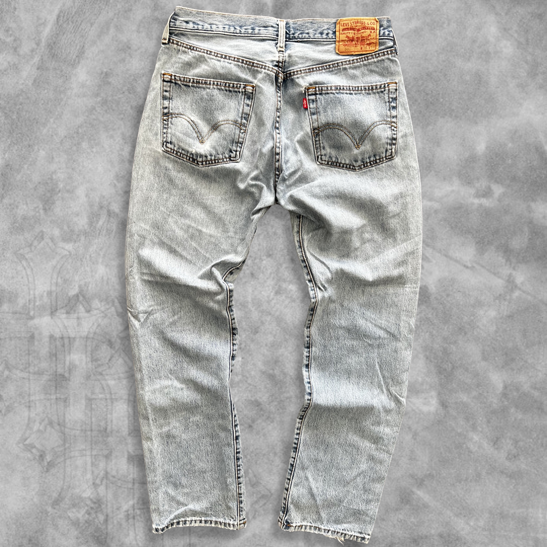 Faded Distressed Levi’s 501xx Jeans 1990s (32x32)