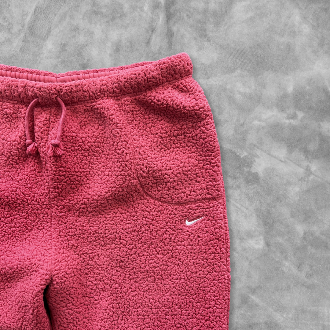 Bubblegum Pink Sherpa Therma-Fit Nike Sweatpants 2000s (XL)