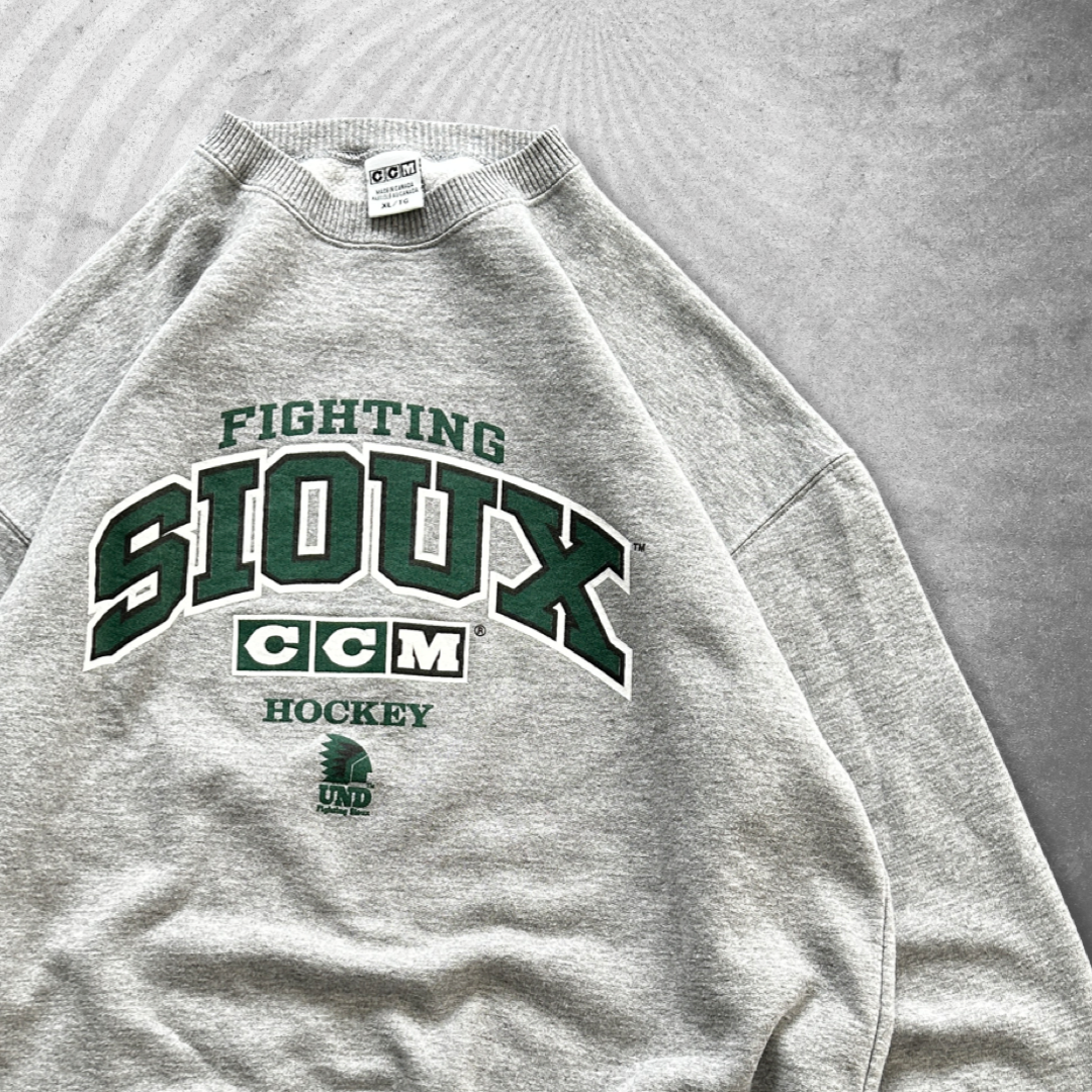 Grey Fighting Sioux CCM Hockey Sweatshirt 1990s (XL)