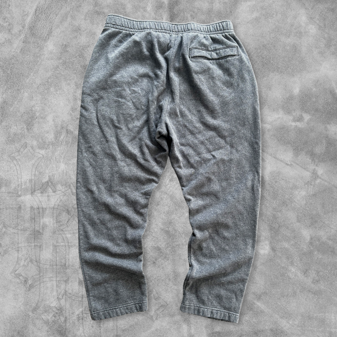 Grey Nike Essential Sweatpants 2000s (M)