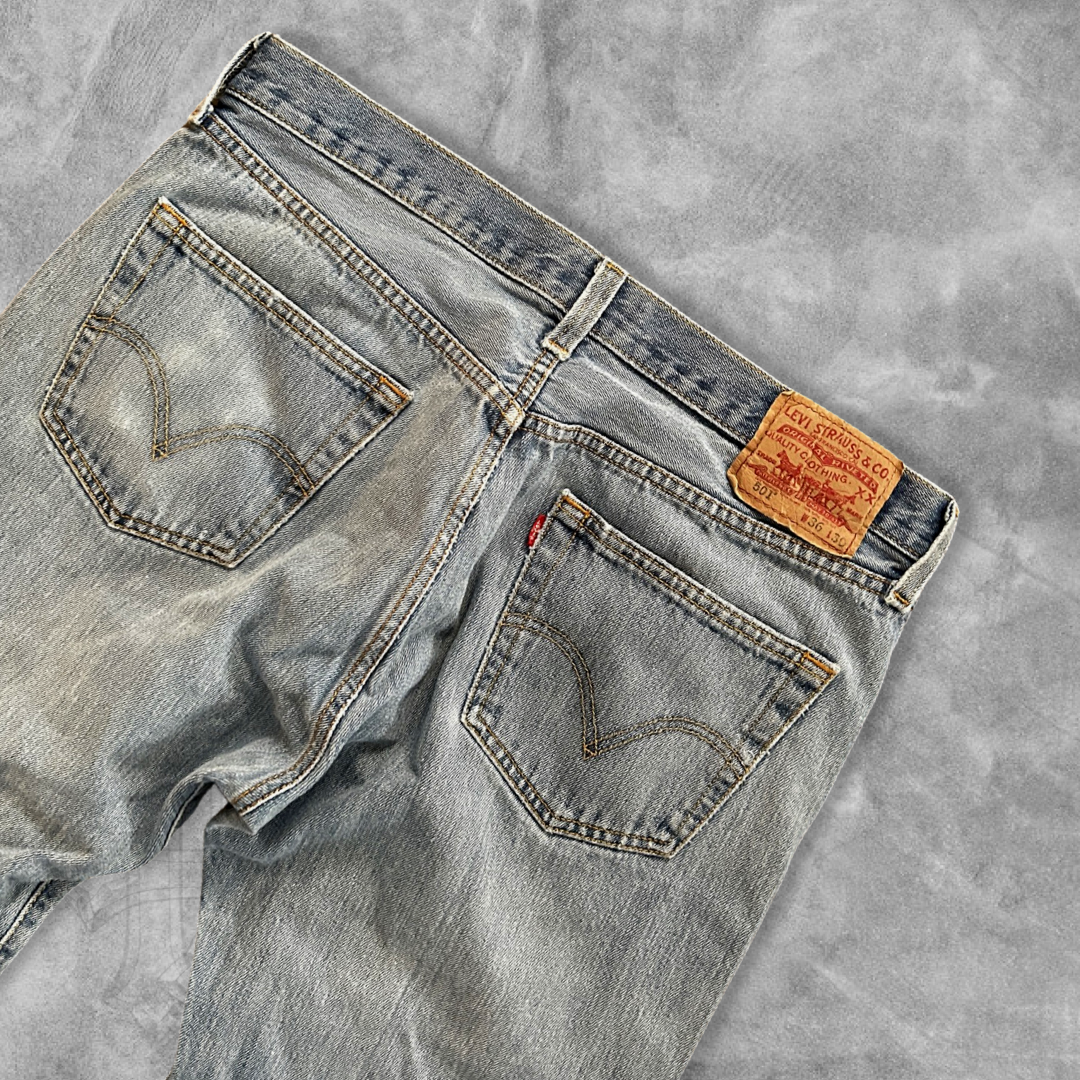 Distressed Levi’s 501 Jeans 2000s (36x30)