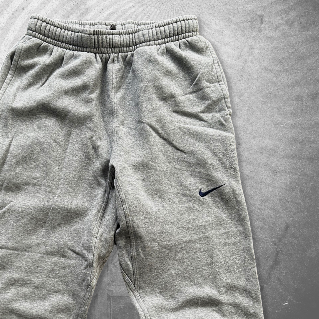 Grey Nike Essential Sweatpants 2000s (S)