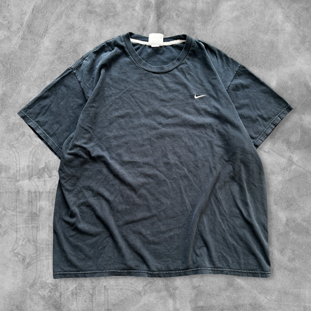Black Nike Essential Shirt 2000s (XL)