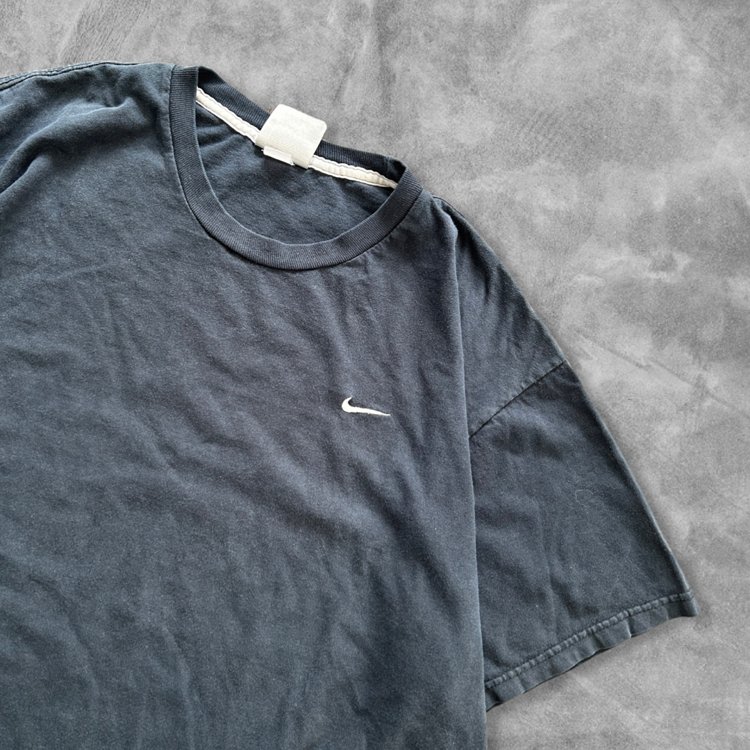 Black Nike Essential Shirt 2000s (XL)