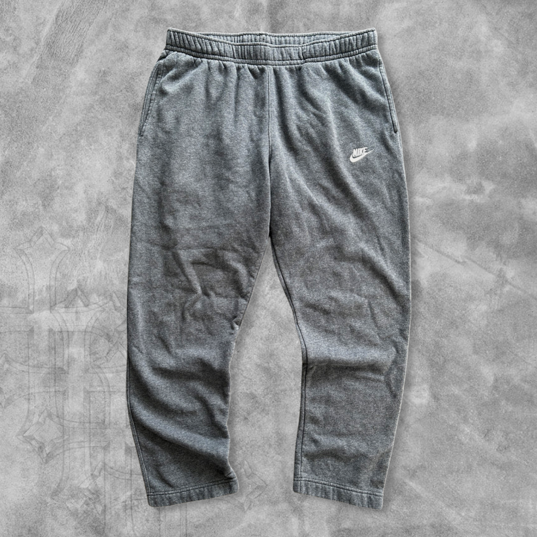Grey Nike Essential Sweatpants 2000s (M)