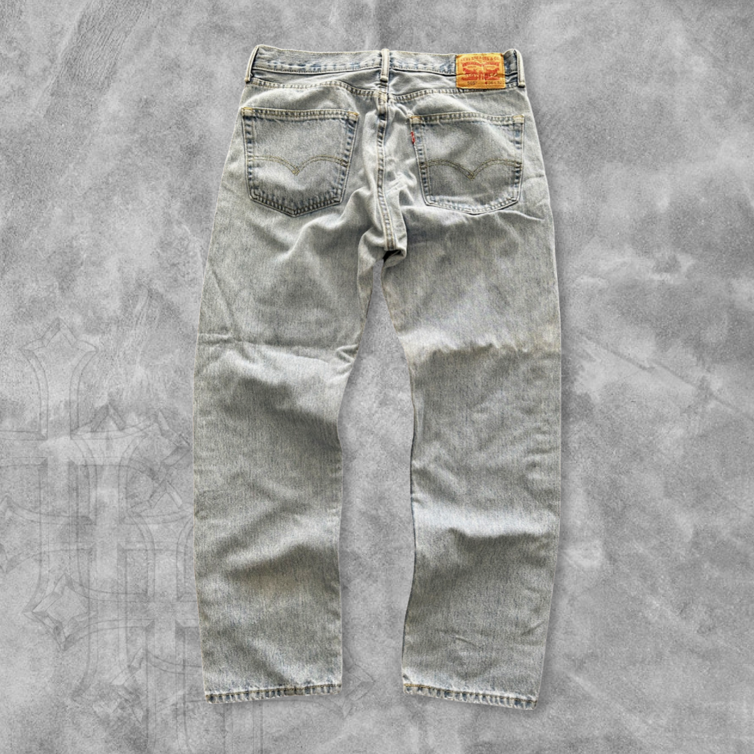 Light Wash Faded Levi’s 505 Jeans 2000s (36x32)