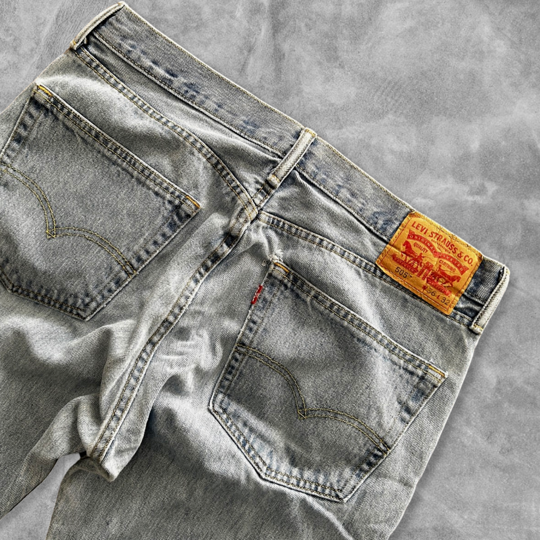 Light Wash Faded Levi’s 505 Jeans 2000s (36x32)