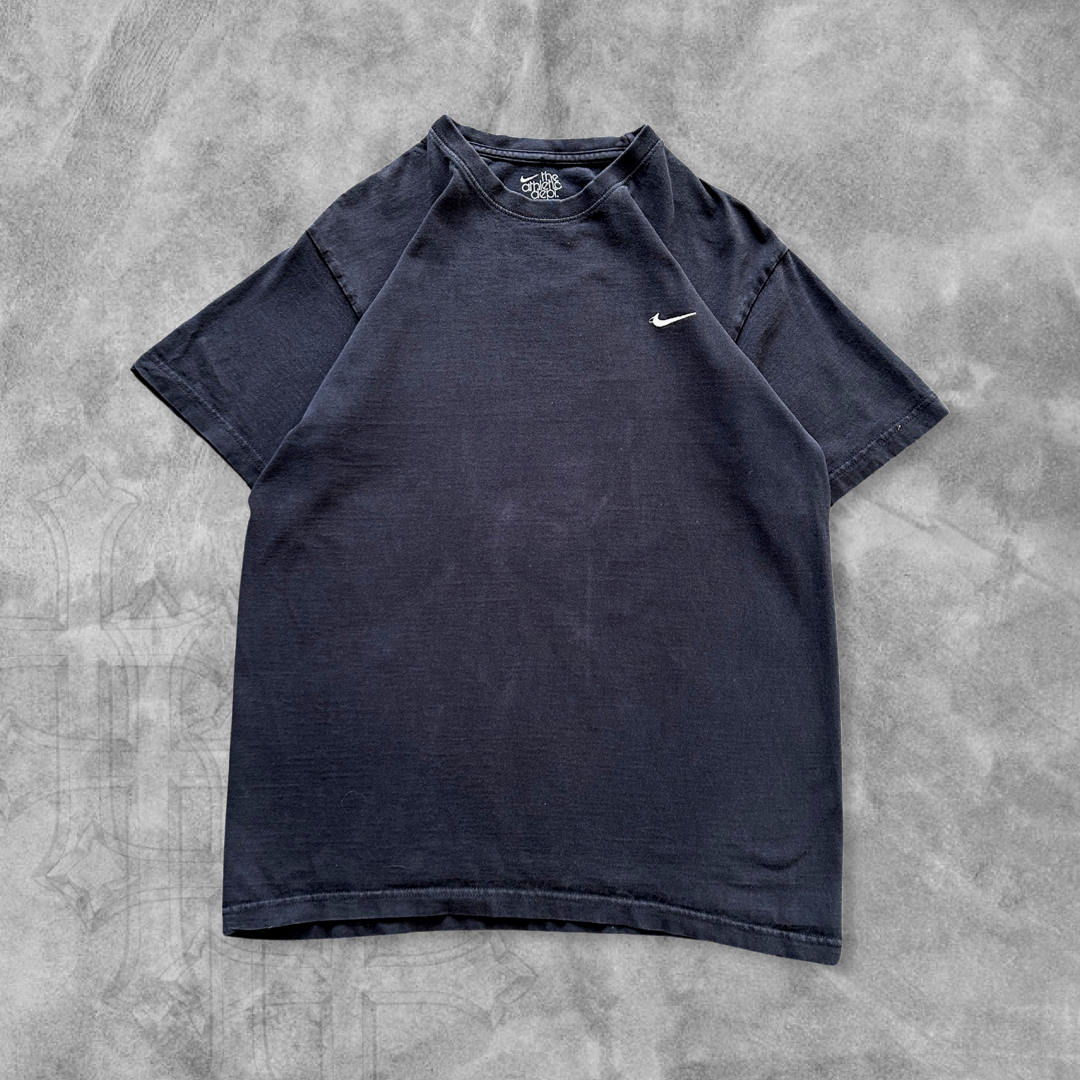 Faded Nike Essential Shirt 2000s (S)